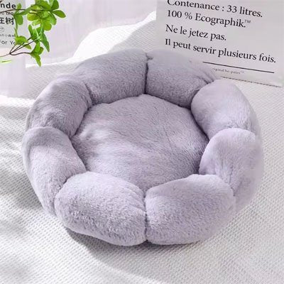 coussin pour chat en peluche de couleur lavande